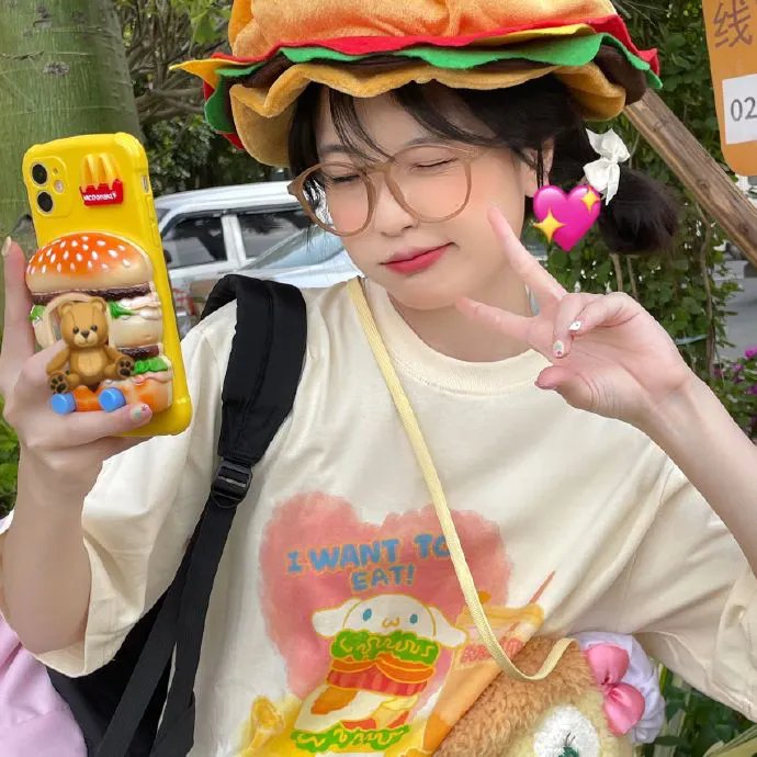 三个摩登女性